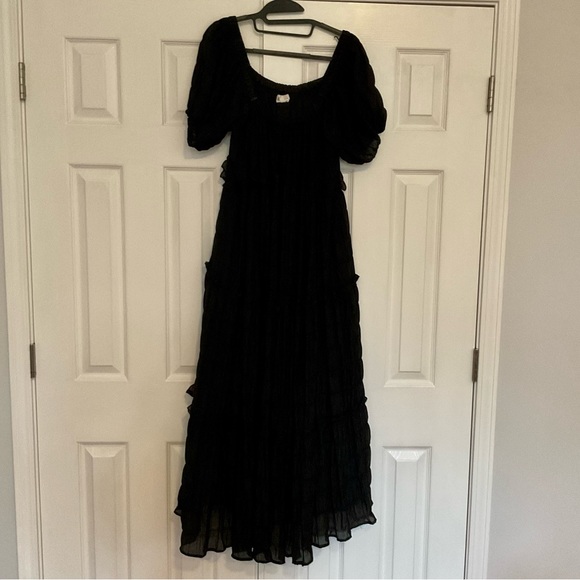 Black Tiered Textured Puff Sleeve Maxi Dress - Size Large - Picture 2 of 8